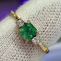 18kt Yellow Gold Emerald And Diamond Ring