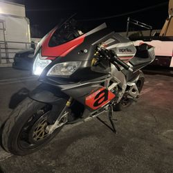 Aprilia RSV4 RR 2016 