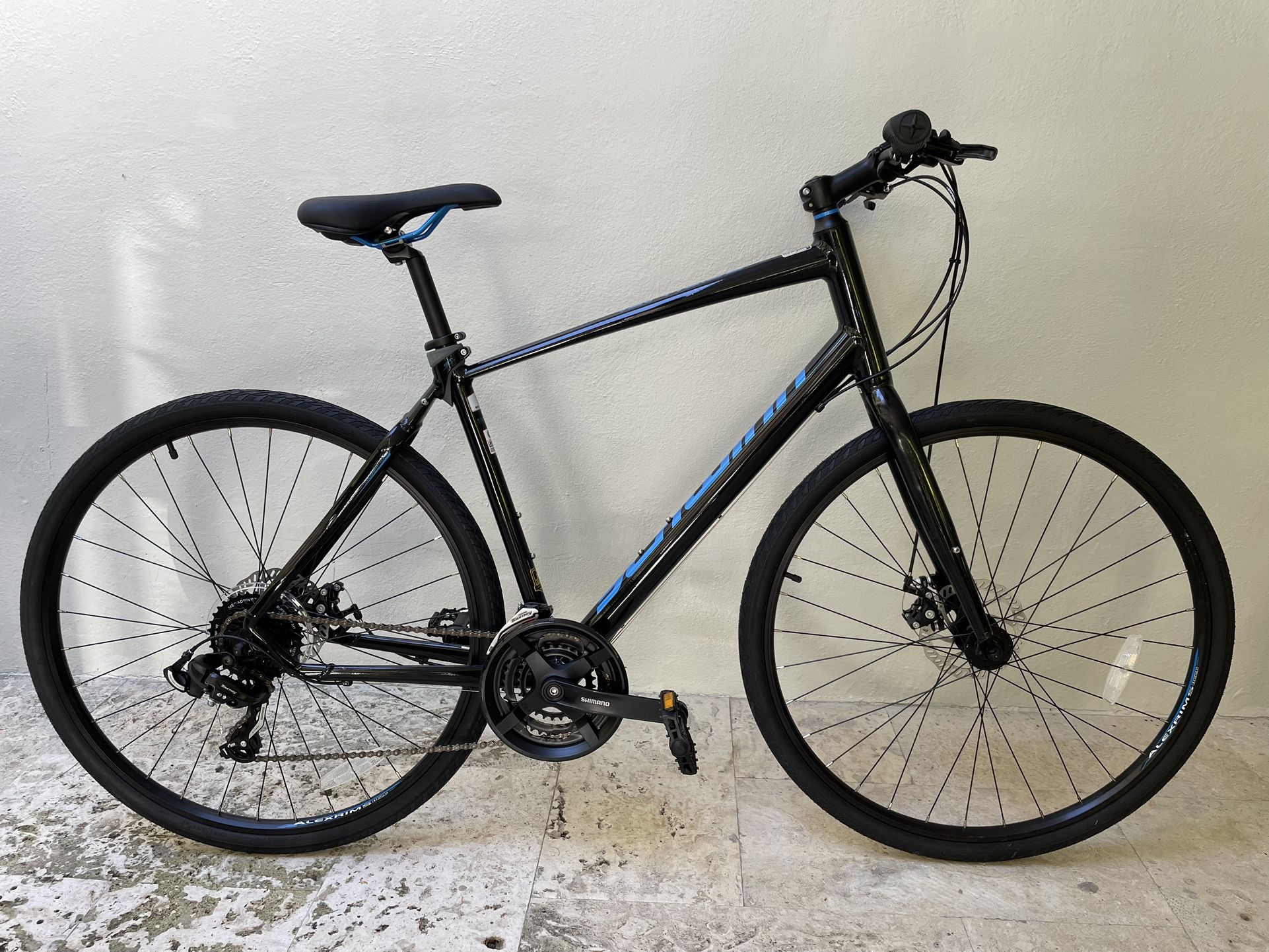 New MSRP $719 Schwinn Vantage F3 Sport Hybrid Bike, 24 Speed Disc Brakes