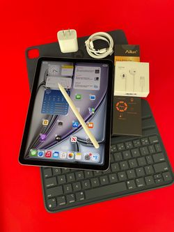 Apple IPad Air 11 (M3 chip / 2025 Model) 128GB  with pen, keyboard case & Accessories