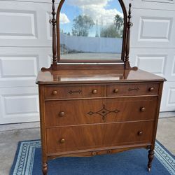 Antique Dresser with mirror 1920 solid wood oak excellent condition