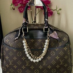 Louis Vuitton Deauville Handbag 
