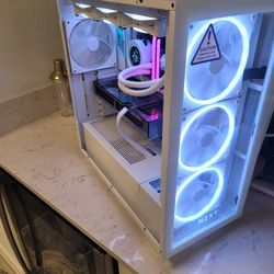 ASUS ROG Strix X670E-A,AMD Ryzen™ 7 9700X,DDR5 RAM 32GB,1TB NVMe,4TB NVMe,WHITE NZXT H7 Flow RGB Case,NZXT Kraken Z73 360mm White,1000W PSU,RTX 5070ti