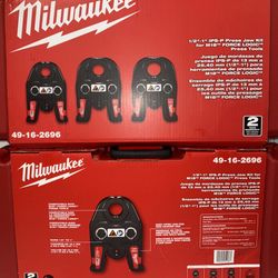 Milwaukee 1/2”-1” Black Iron Press Tool Jaw Kit for M18 Pro Press. Model #49-16-2696.