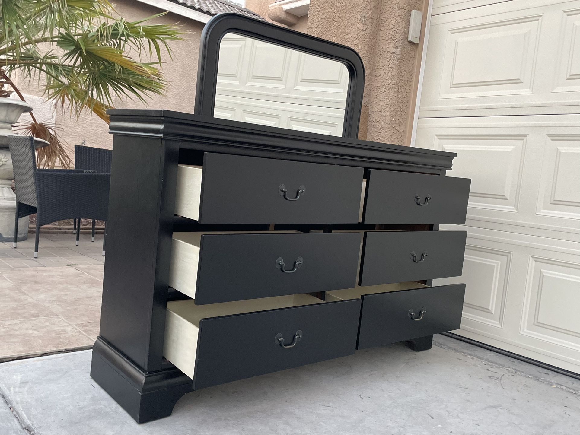 Beautiful Dresser And Mirror Black Excellent Condition H32 W58 D16 free delivery