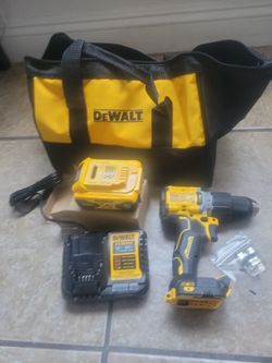 BRAND NEW DEWALT DCD806P1 20V 1/2" HAMMERDRILL/DRILL DRIVER KIT