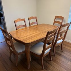 Solid Wood Expandable Dining Table w/ 2 Leaves And 6 Chairs