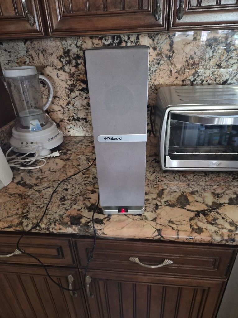 Polaroid PBT3001 mini Bluetooth tower speaker.