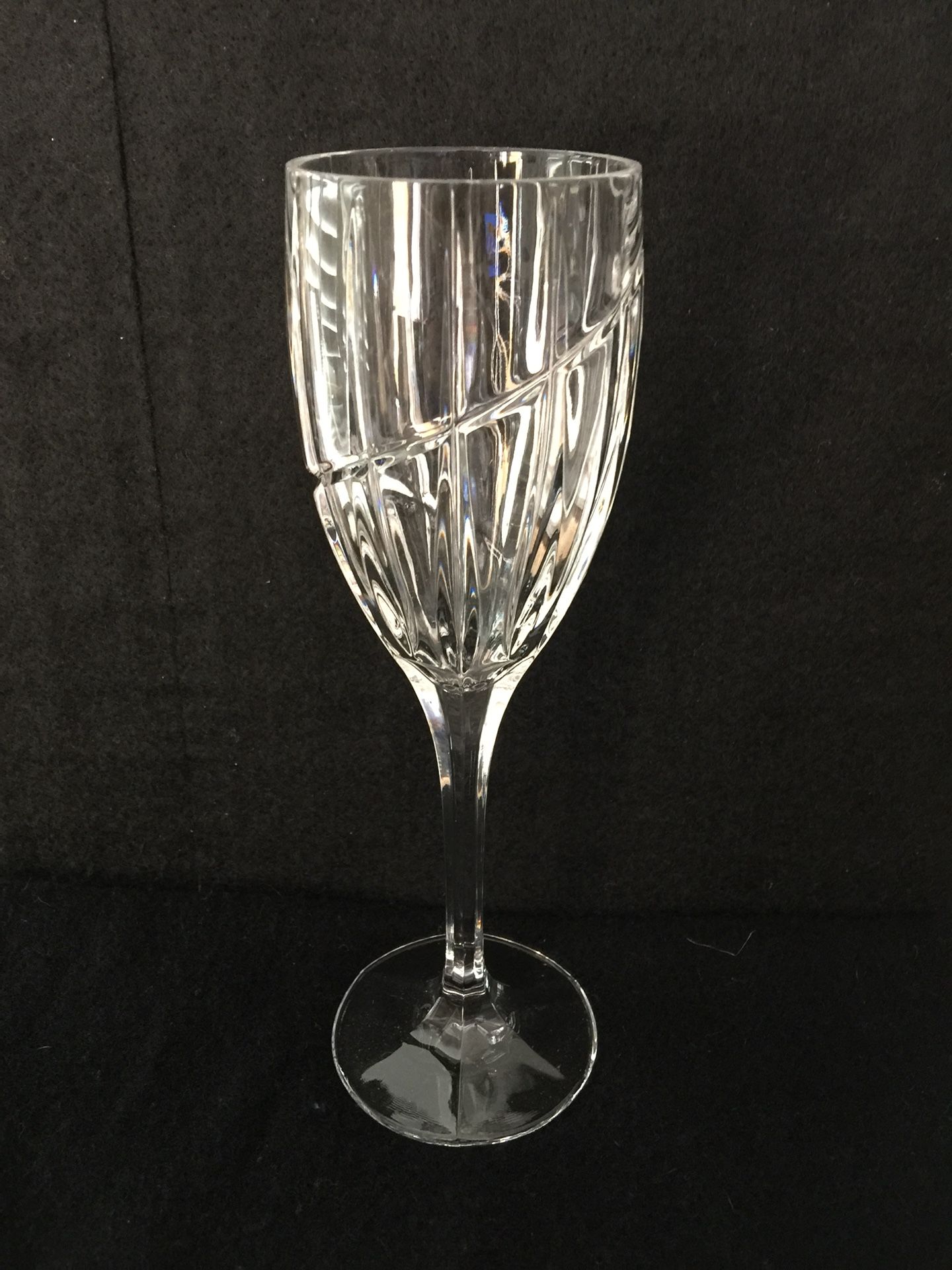 Mikasa Uptown crystal wine glass 8 1/8" Tall, 2 3/8" Diameter Rim