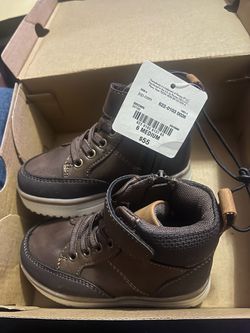 New toddler shoes size 6