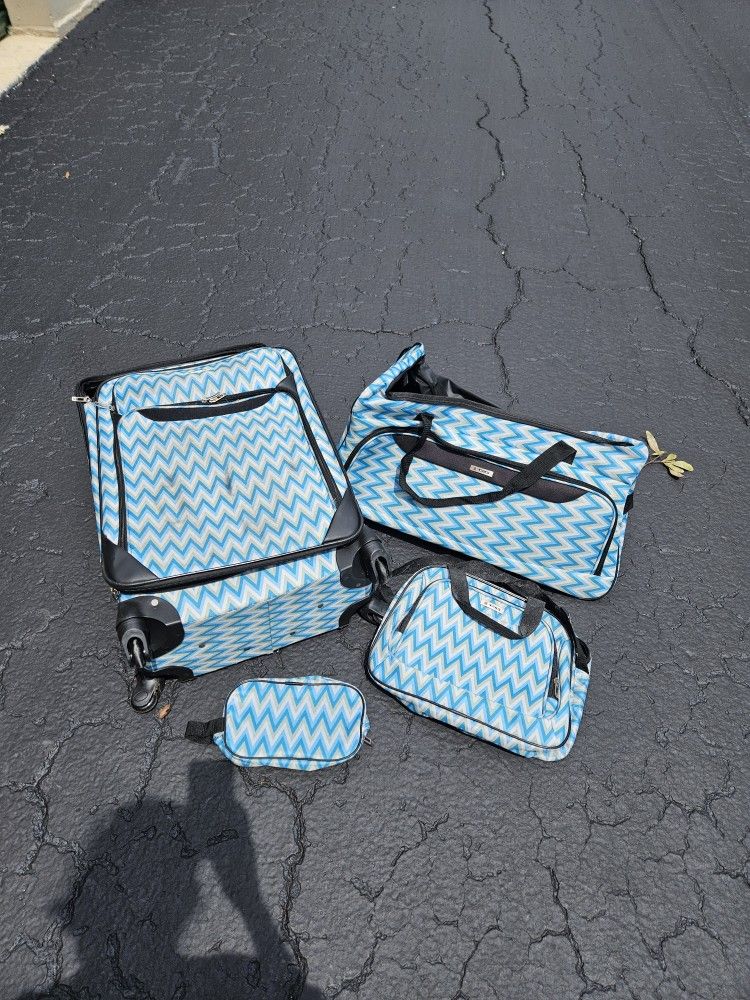 4 piece luggage set ~ Blue and white zig zag pattern luggage