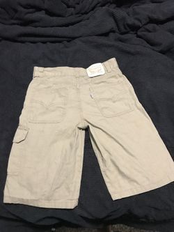 Boy khakis Lévis shorts w/ missing button 10.00