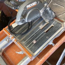 RIDGID 12 Amp Corded 8 in. Tile Saw with Extended Rip.  used in good condition.