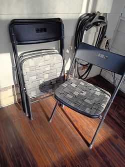 4 Folding Chairs