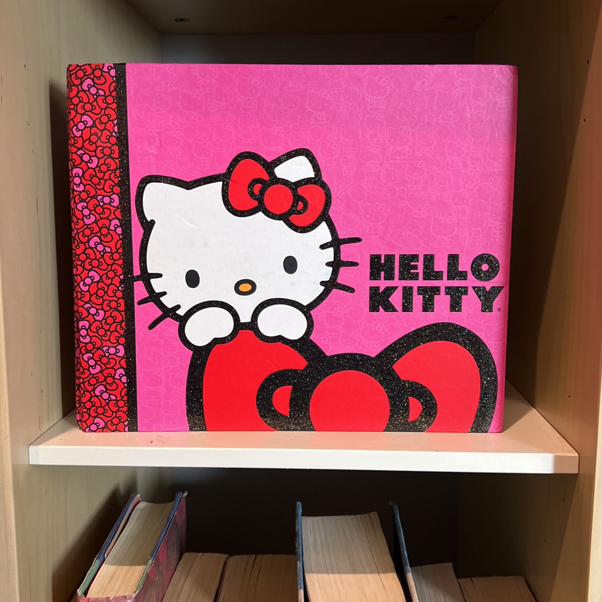 CUTE HELLO KITTY SCRAPBOOK ALBUM