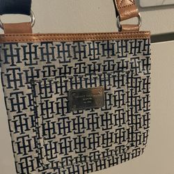 Tommy Hilfiger crossbody purse