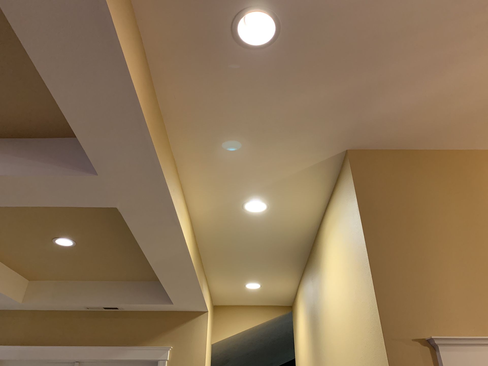 Recessed Can Lights 6" Baffles - Complete with Bulbs