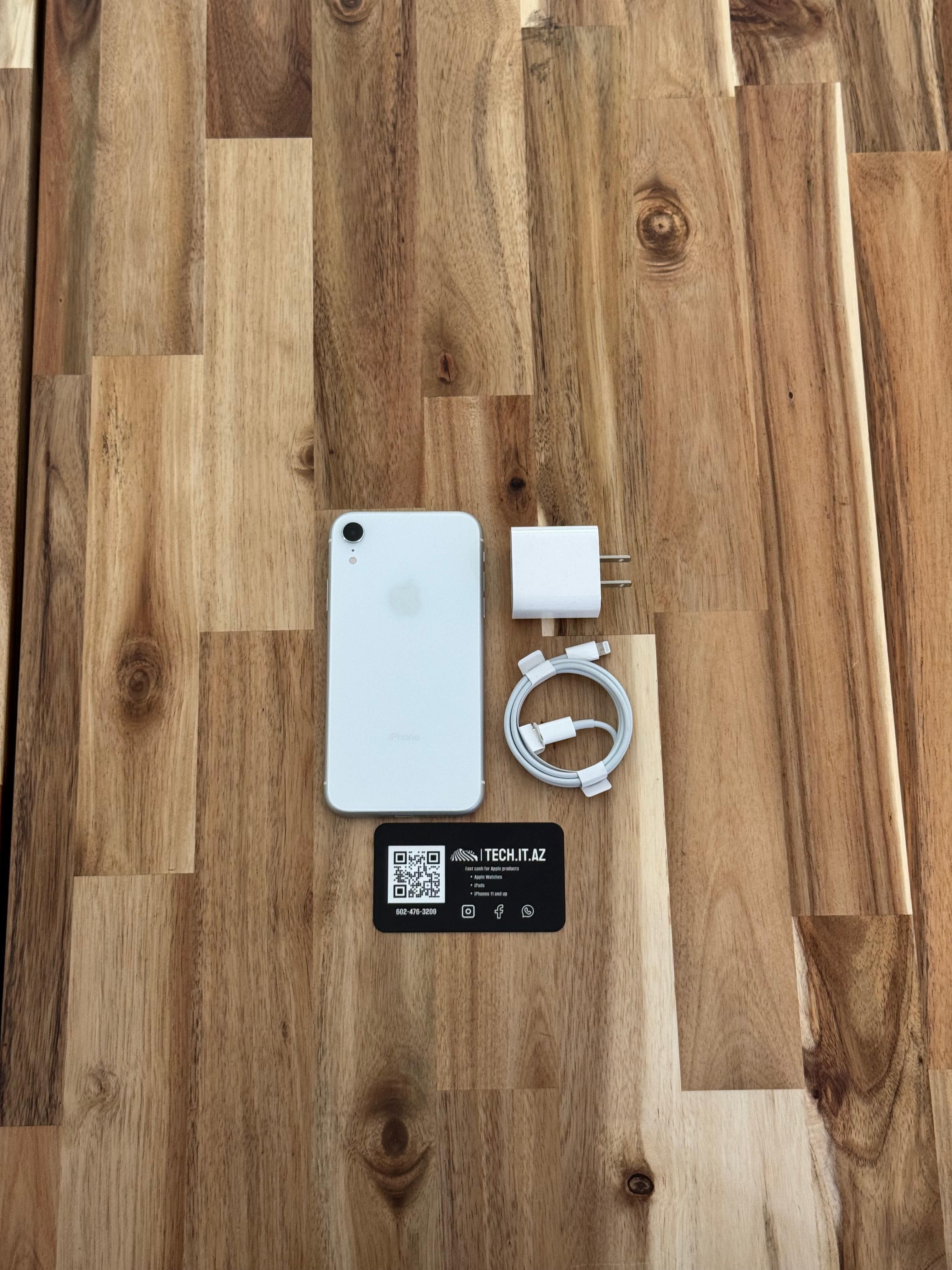 📱 iPhone XR | 64GB | White | Unlocked (Any Carrier)