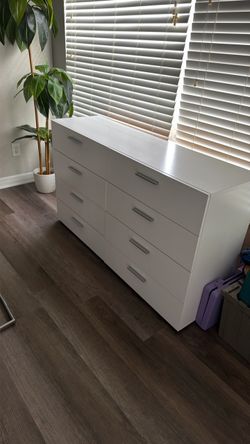 White 8-Drawer Double Dresser