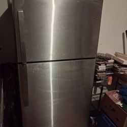 Refrigerator 