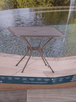 TABLE OUTDOOR SQUARE (look at Photos)