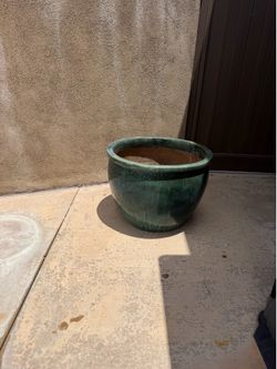 Large empty pot