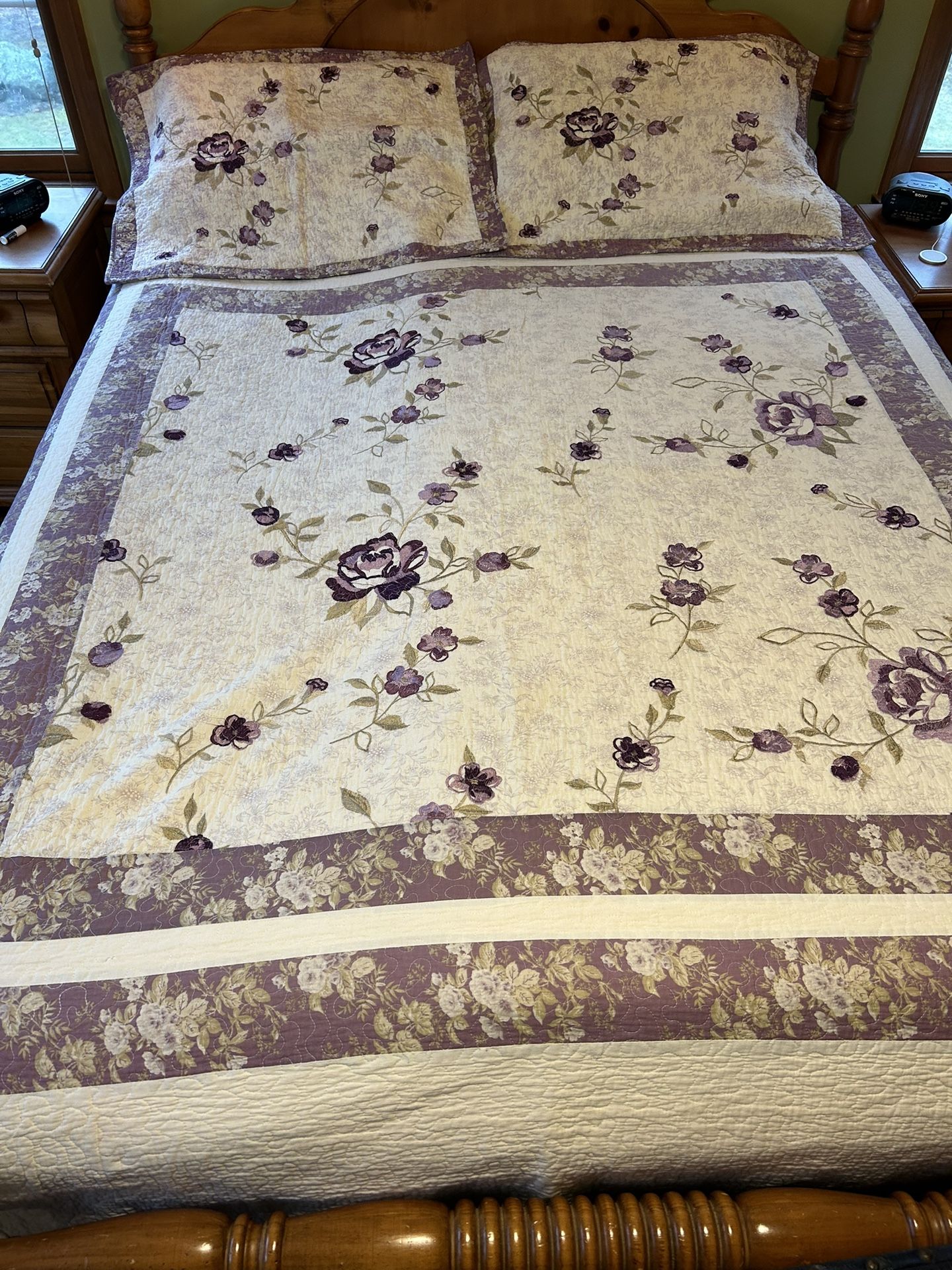 beautiful better homes and gardens purple blossoms embroidered full/queen quilt bedspread & 2 pillow shams