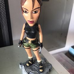 Lara Croft ‘Tom Raider’ bubble head