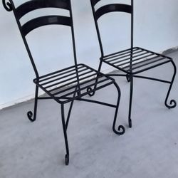 2 Metal Patio chairs 