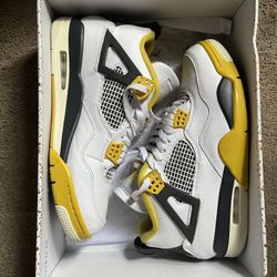 Air Jordan 4 Retro Vivid Sulfur W12 (10.5 M)