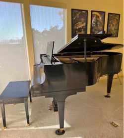 Beautiful Black Howard Baby Grand Piano. Excellent Shape