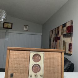 * GE *  VINTAGE TUBE RADIO   *   GREAT SOUNDING RADIO   *  MUST SEE TO APPRECIATE  * 