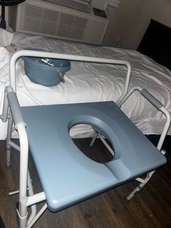 Bariatric Bedside Commode