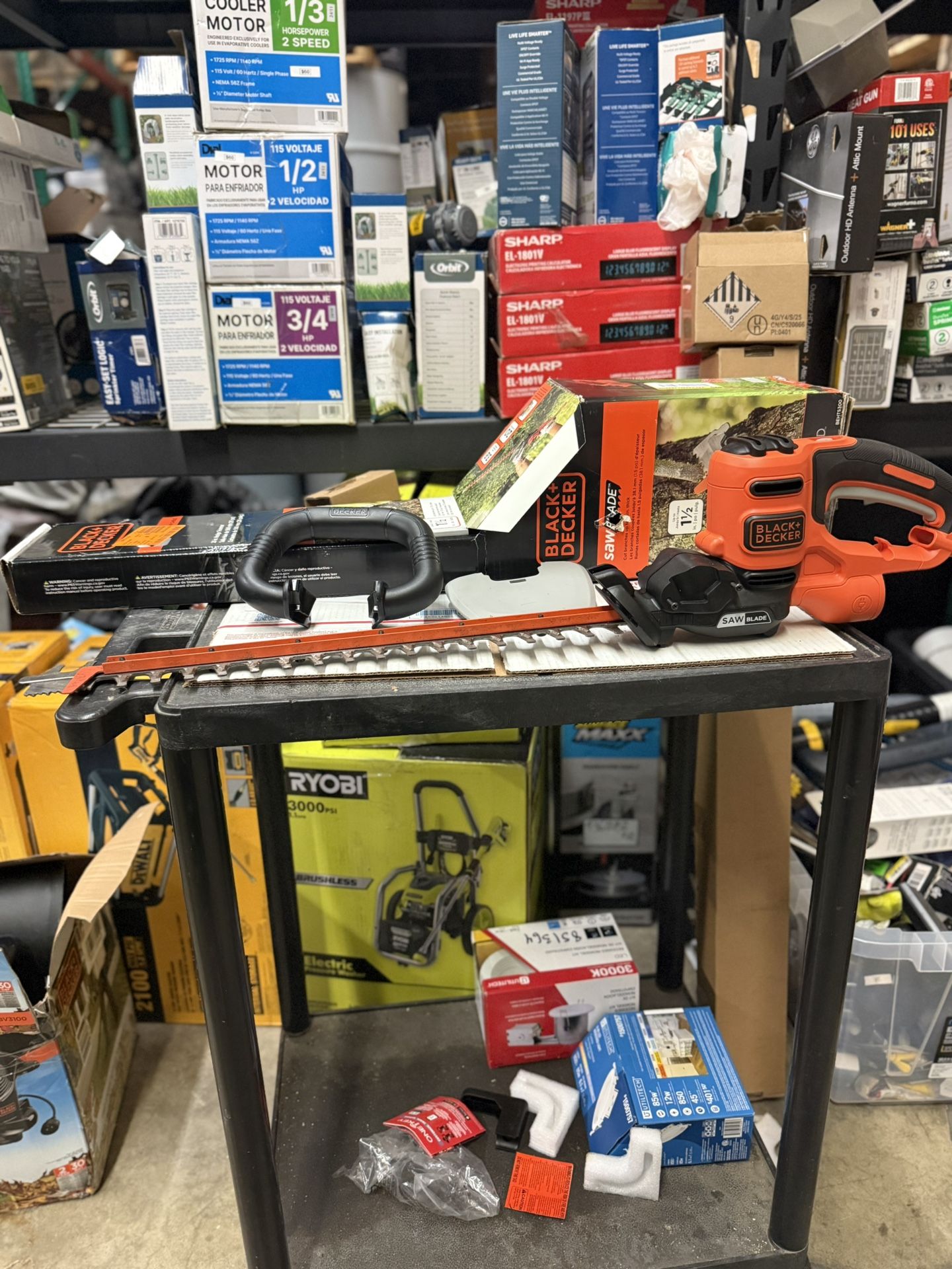 BLACK+DECKER 20 in. 3.8 AMP Corded Dual Action Electric Hedge Trimmer with Saw Blade Tip