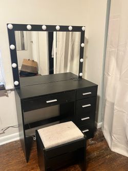 Small Vanity with Mirror/Lights