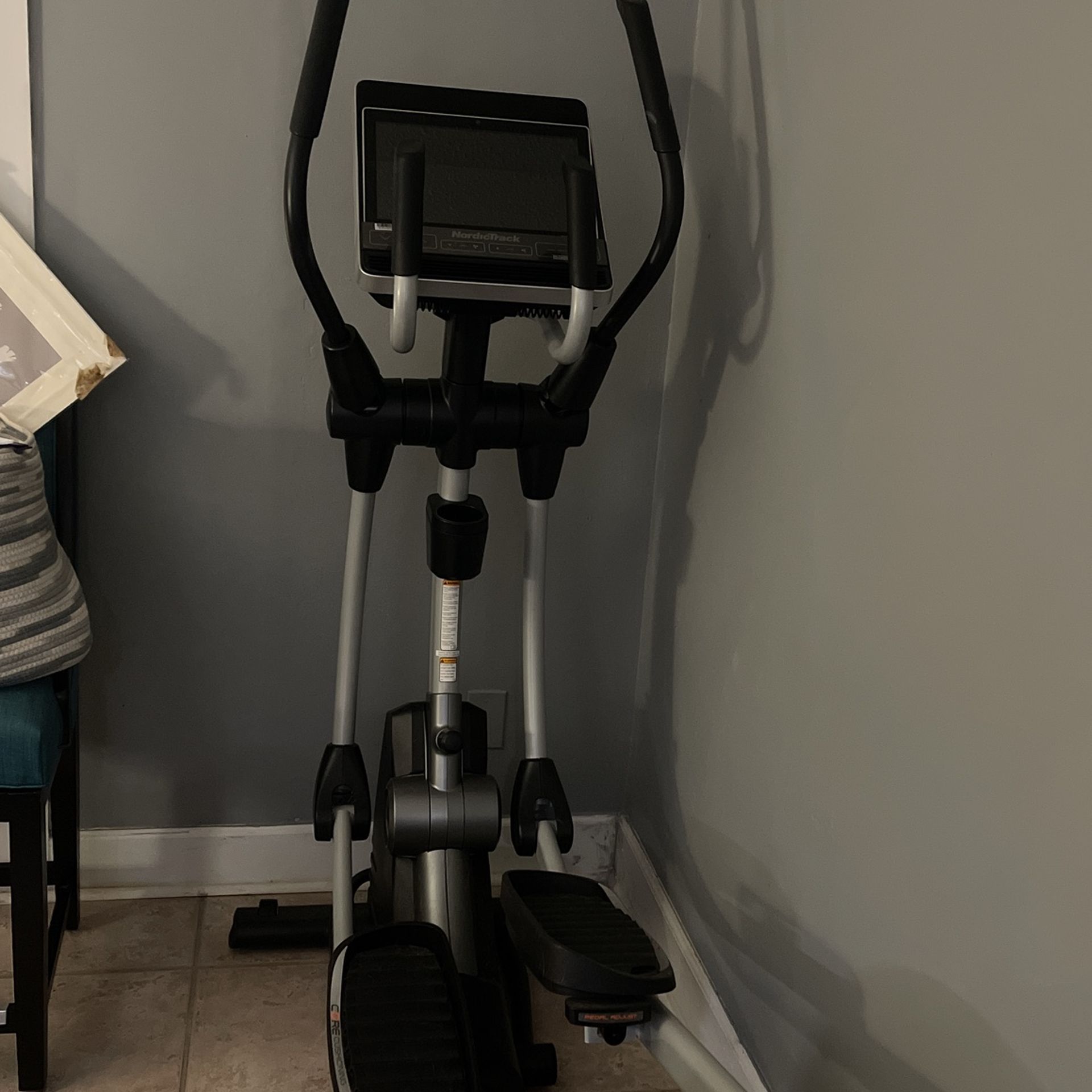 NORDICTRACK SE9I ELLIPTICAL WORKOUT MACHINE