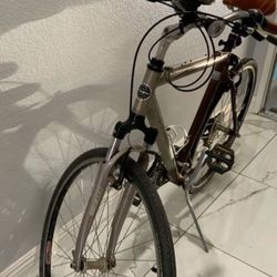 Trek 7100 Multitrack  speed Bike In Super Great Condition 
