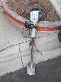 Makita Electric Demolition Hammer with Chisel Bit