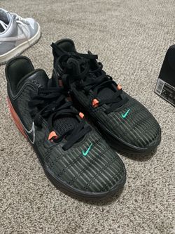 Basketball shoes