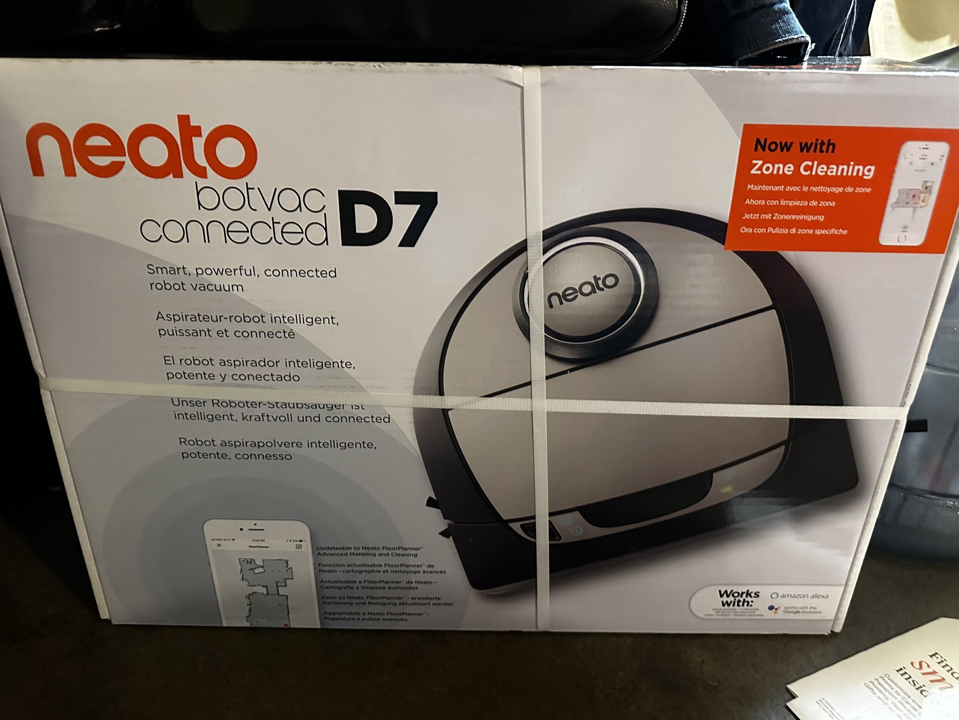 Neato D7 Bot Vac Connected