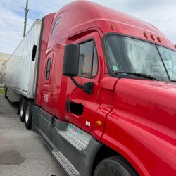 Semi Truck & Trailer 