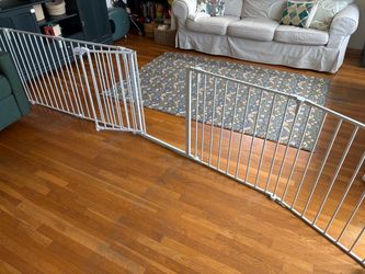 Foldable baby gate
