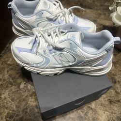 Girl's Size 5y New Balance Sneaker