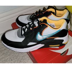 Nike Air Max Excee Boys Size 5.5Y like New