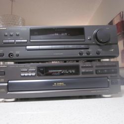 Technics High Power High Quality Stereo Receiver And 5-disc CD Player ( 2 Units And Remote ) . Great Sounding Stereo System In Like New Condition . 