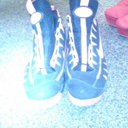 In Great Awesome Branused Condition Nike Shoes 