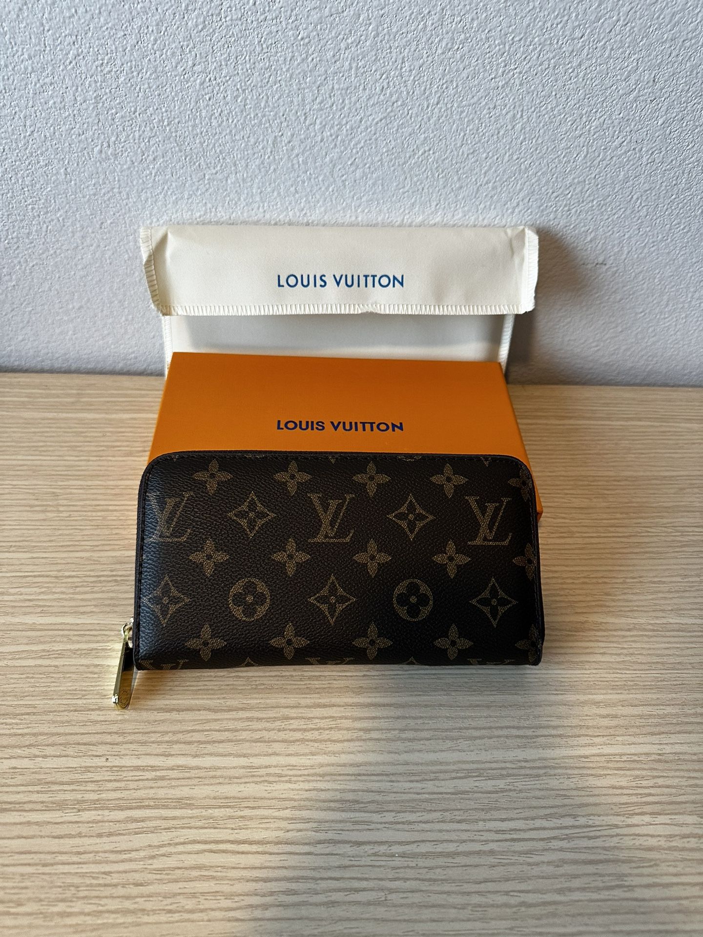 Brown Woman’s Zipper Wallet