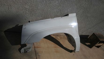 Driver side fender escalade 2002