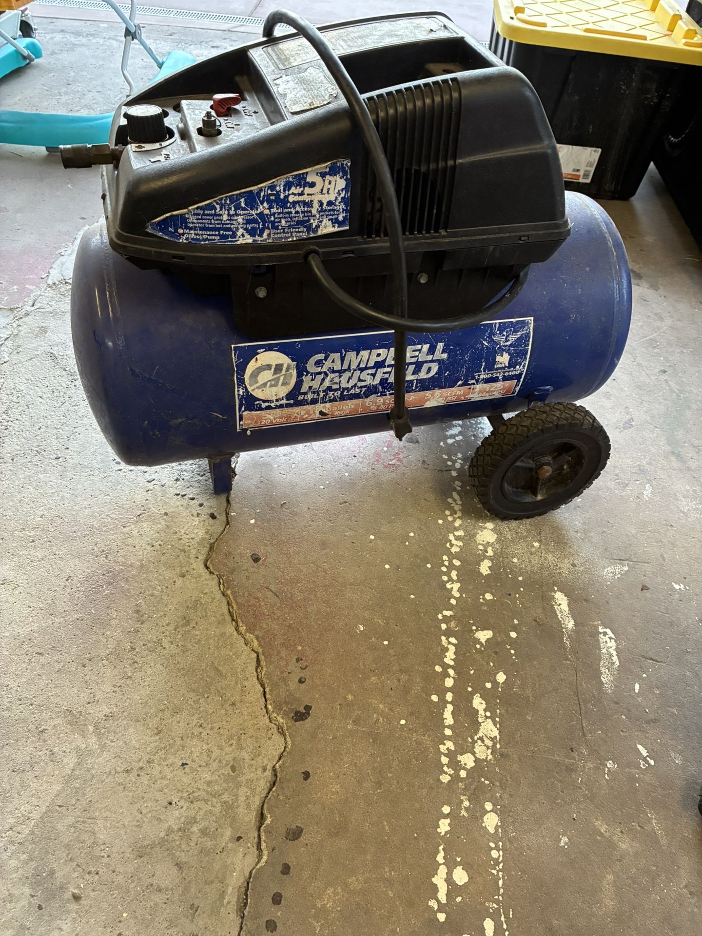 Campbell Hausfeld 13-gallon air compresso