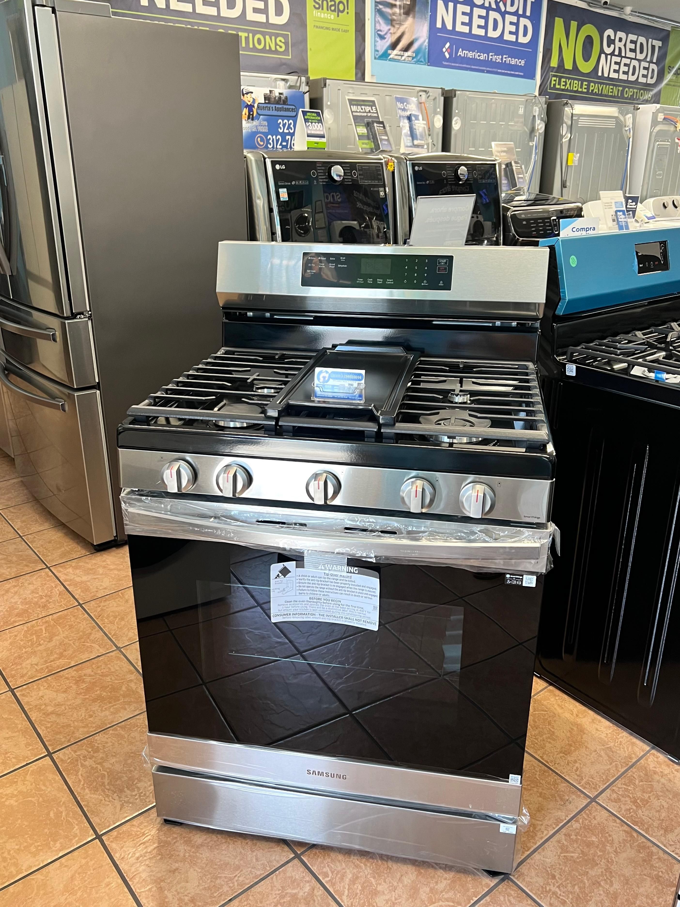 New Samsung 5 Burner Gas Range with Air Fry